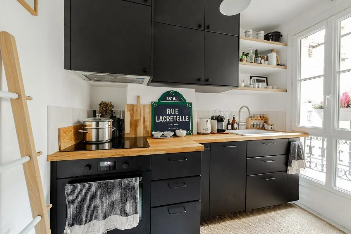 Elegant 1-Bedroom Apartment Paris France